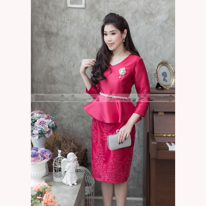 kudapy ชุดเดรสไปงานสีแดงไวน์ เซทเสื้อ+กระโปรงลูกไม้ สีแดงไวน์ เสื้อแขนสามส่วน คอวี มีซับใน