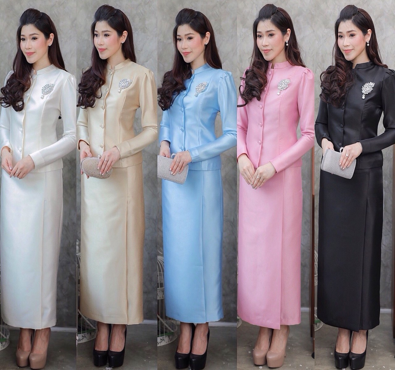 ชุดไทยจิตรลดาสีฟ้า เซ็ท 2 ชิ้น เสื้อผ้าไหมกระดุมหน้า + พร้อมกระโปรงทรงสอบ