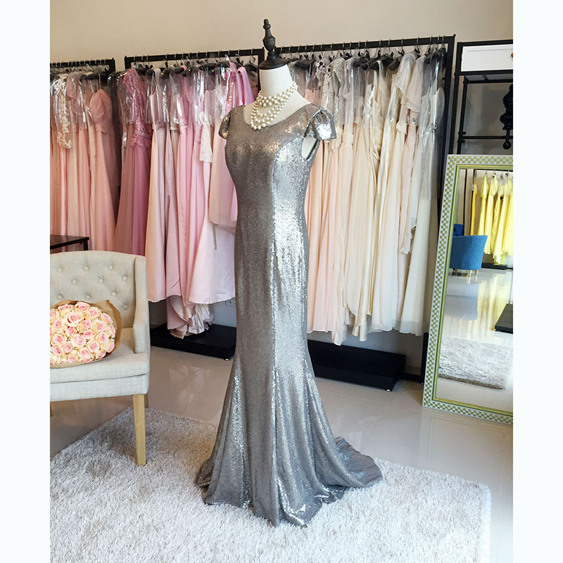 kudapyเดรสยาวสีเทา/สีแดง แบบแขนสั้น ผ้าหลัง เนื้อผ้าแต่งเลื่อมทั้งตัว ทรงหางปลา