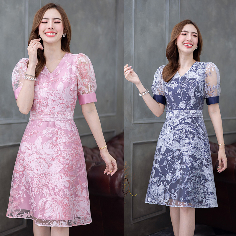 kudapy เดรสสั้นสีชมพู/สีกรม ผ้าแก้ว พิมพ์ลาย มีดีเทลตีเกล็ดรอบเอวเป็นชั้นๆ ช่วงแขนพองกำลังสวย ลายผ้าสวยเด่น