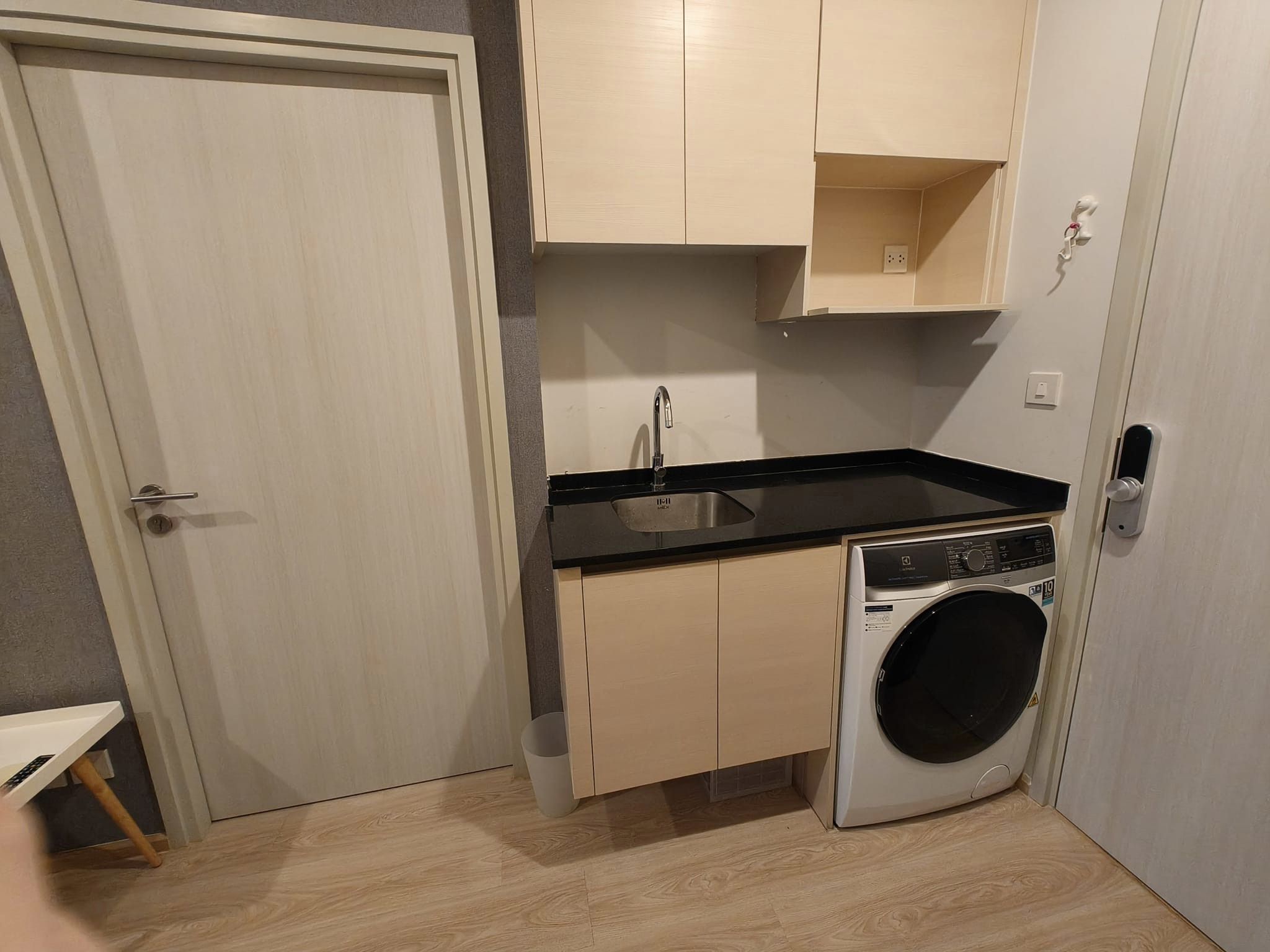 ปล่อยเช่าคอนโด Noble Revolve Ratchada (โนเบิล รีวอลฟ์ รัชดา) - โซนพื้นที่ MRT ศูนย์วัฒนธรรม - 1ห้องนอน 1ห้องน้ำ 1ห้องนั่งเล่น - ขนาดห้อง 27 ตรม. ชั้น 35