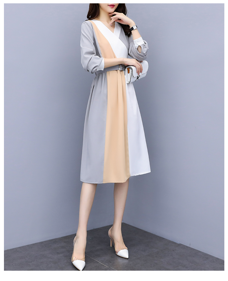 kudapy เดรสใส่ทำงาน ผ้าโพลีเอสเตอร์ผสมสีเทาแขนยาว ด้านหน้าตัวชุดเย็บตัดต่อกับผ้าสีขาวและครีม