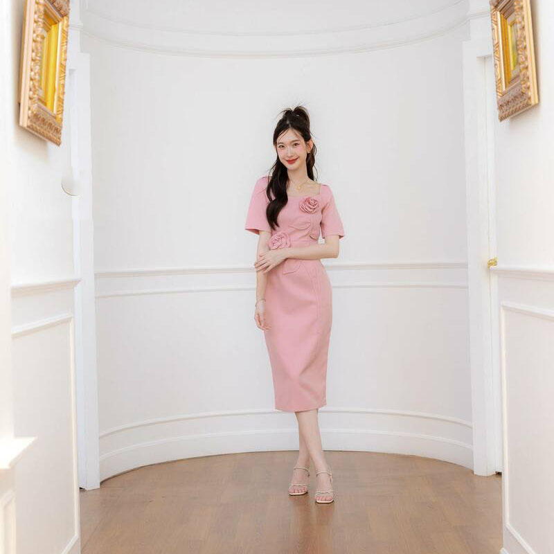 kudapy เดรสสั้นสีดำ/สีชมพู/สีม่วง เดรสยาวคอเหลี่ยมติดดอกไม้ ใส่ออกงาน ใส่ทำงานสวยดูดี