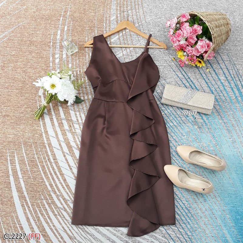 kudapy เดรสสายเดี่ยวสีน้ำตาลเข้ม/สีเขียว/สีฟ้า/สีน้ำตาล ผ้าซาร่าเงา แต่งระบายย้วยลงมาเพิ่มความโดดเด่นให้กับชุด