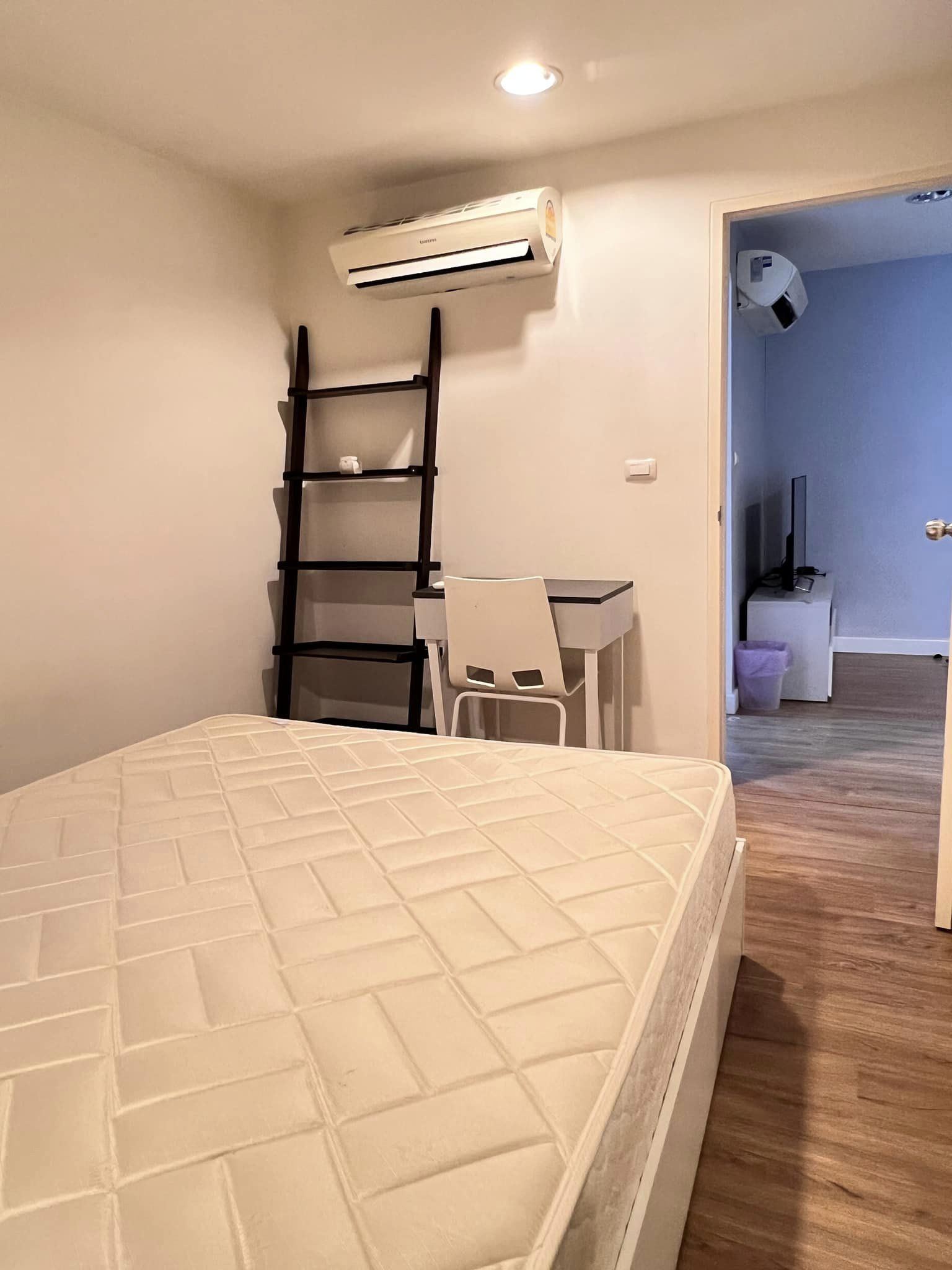 ปล่อยเช่าคอนโด The Kris 7 Ratchada 17 (เดอะ คริส 7 รัชดา 17) - 1ห้องนอน 1ห้องน้ำ 1ห้องนั่งเล่น 1ห้องครัว - ใกล้ MRT สุทธิสาร - ขนาดห้อง 32 ตรม. ชั้น 7