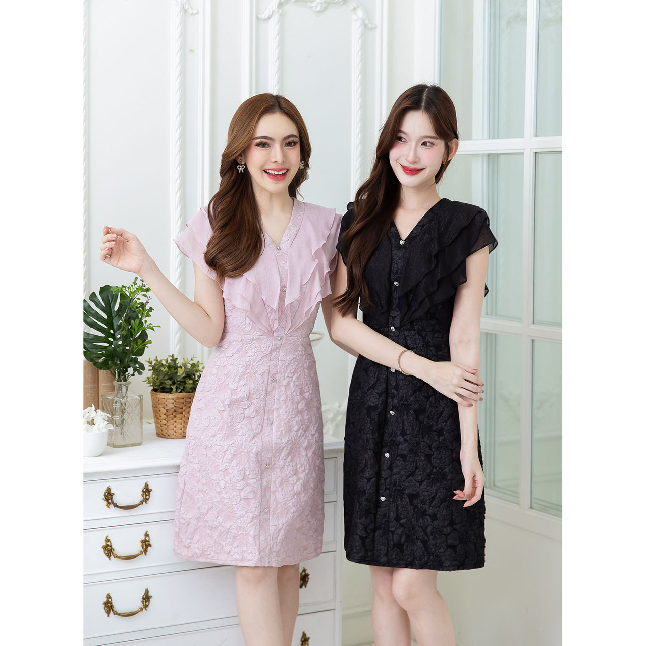 kudapy เดรสผ้าแจ็คกาด แต่งระบายสามชั้น ดีเทลแต่งกระดุมหัวใจน่ารัก เป็นซิปหลัง มีซับใน ใส่เที่ยว ทำงาน ออกงานสวยดูดี