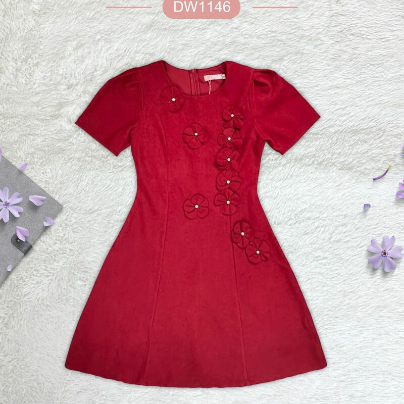 kudapy เดรสสั้นสีน้ำตาล/สีแดง เดรสลูกฟูกติดดอกลอย