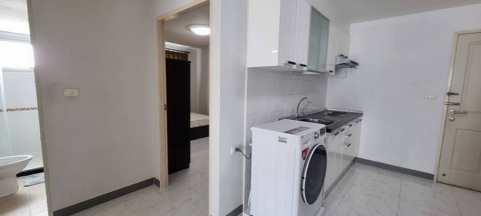 สนใจชมห้องติดต่อได้เลย Line ID: Smile-easy ปล่อยเช่าคอนโด Chateau In Town Ratchada 13 (ชาโตว์ อินทาวน์ รัชดา13) - 2ห้องนอน 1ห้องน้ำ 1ห้องนั่งเล่น - ใกล้ MRT ห้วยขวาง - ขนาดห้อง 50 ตรม. ชั้น 8