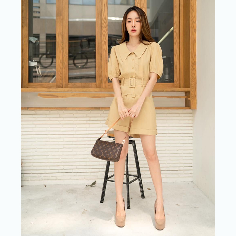 kudapyจั๊มสูทขาสั้นสีเหลือง/ฟ้า/ดำ/ขาว ดีไซน์น่ารักมากๆ เลยค่ะ รุ่นนี้ ดีไซน์ตีเกร็ดหน้า