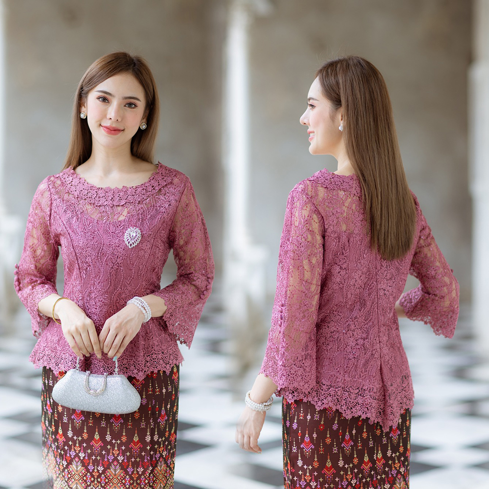 kudapy เสื้อลูกไม้ฝรั่งเศษสีน้ำตาลทอง,สีชมพูม่วง,สีฟ้าเทา ดีเทลคอกลม ด้านหลังยาว แขนกระดิ่งยาวสามส่วน