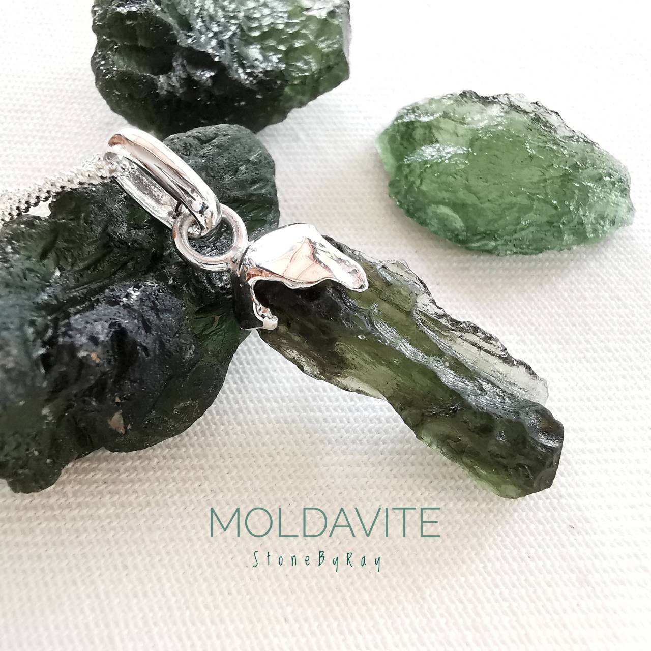 สร้อยคอเงินจี้สะเก็ดดาวโมดาไวท์(Moldavite)