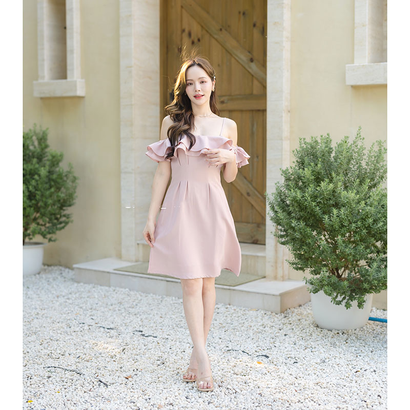 kudapy เดรสสั้นสีครีม/สีกรม/สีชมพู/สีโอวัลติน ช่วงบนเป็นทรงแบบปาดไหล่ อกเย็บเป็นระบายเลเยอร์