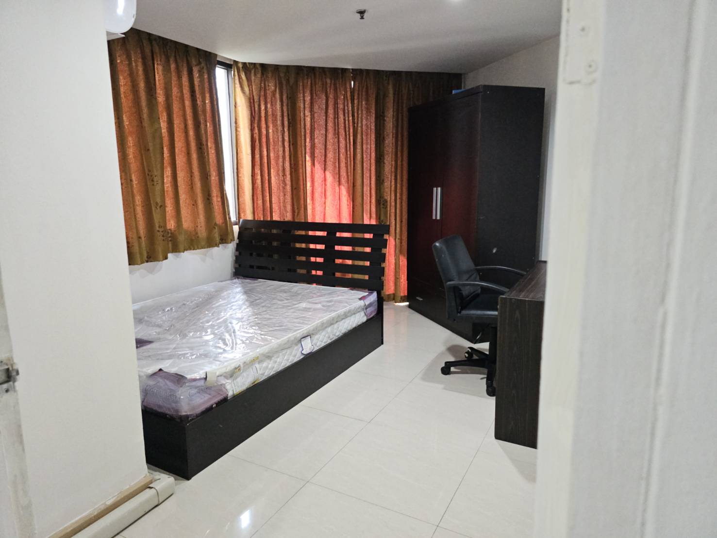 ปล่อยเช่าคอนโด Regent Royal Place 1 (รีเจ้นท์ รอยัล เพลส 1) ซอย มหาดเล็กหลวง 1 - 2ห้องนอน 2ห้องน้ำ 1ห้องนั่งเล่น - ใกล้ BTS ราชดำรึ / เซ็นทรัลเวิลด์ สยาม / จุฬา - ขนาดห้อง 84 ตรม. ชั้น 15