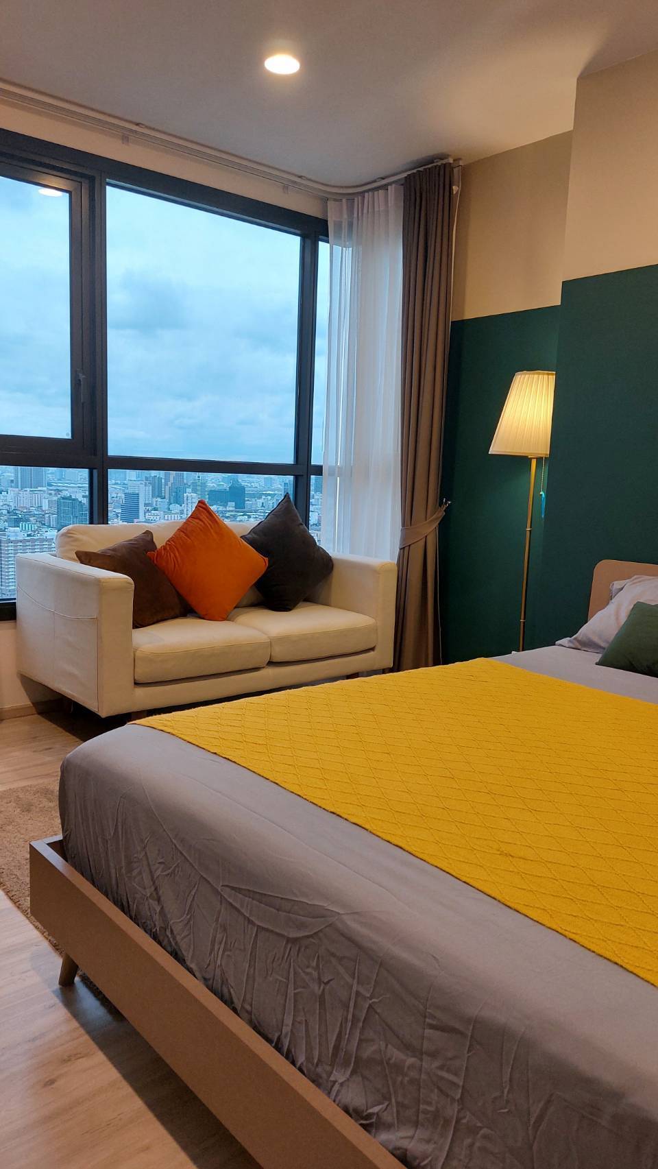 ให้เช่าคอนโด XT huaikhwang (เอ็กซ์ที ห้วยขวาง) โซนพื้นที่ MRT ห้วยขวาง ห้องแบบ 1ห้องนอน / 1ห้องน้ำ / โซนครัวปิด · ขนาดห้อง 30 ตรม. ชั้น 40 ตึก A