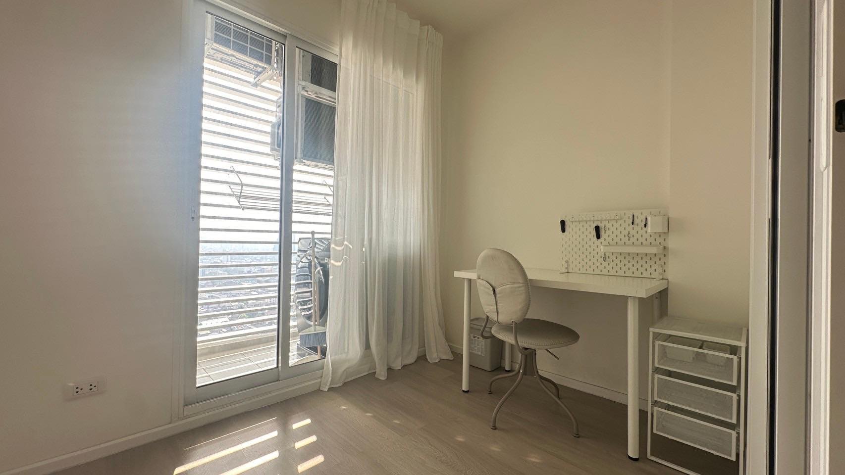 ให้เช่าห้องแบบ 1ห้องนอน 1ห้องอเนกประสงค์(ทำ2นอนได้) 1ห้องน้ำ โซนพื้นที่ MRT บางพลัด คอนโด De LAPIS Charan 81 (เดอ ลาพีส จรัญ 81) ขนาดห้อง 35 ตรม. ชั้น 28