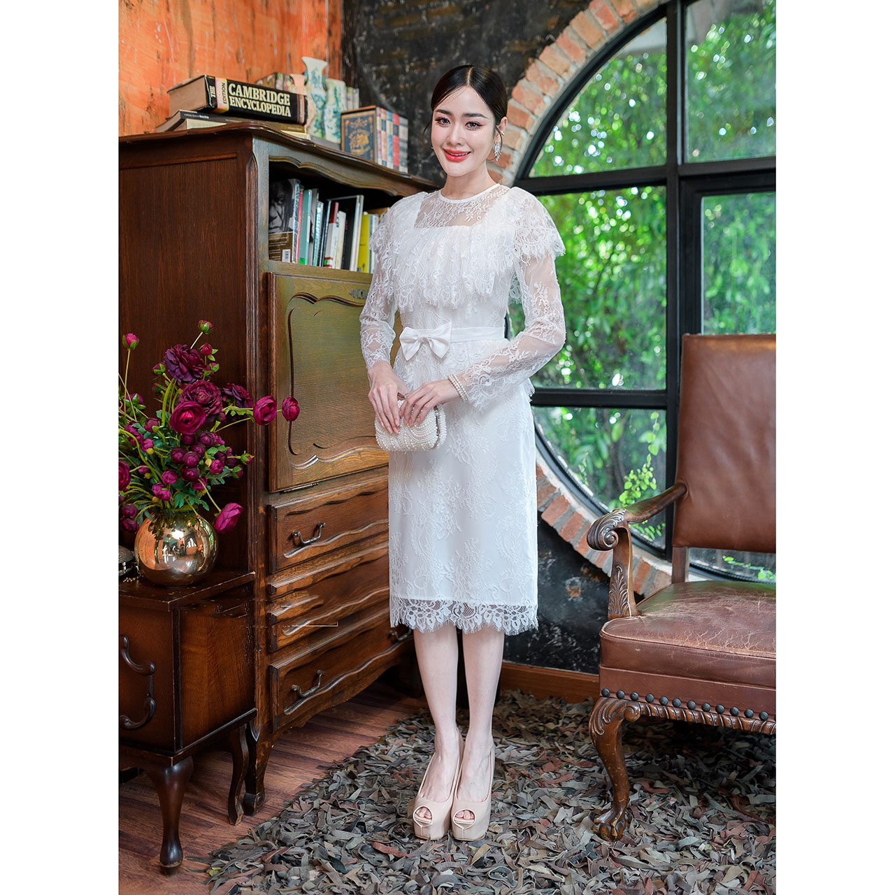 kudapy เดรสสั้นสีขาว ผ้าลูกไม้ฝรั่งเศส ลูกไม้นิ่มดีไซส์สวยหวานม ดีเทลคลุมไหล่ระบาย