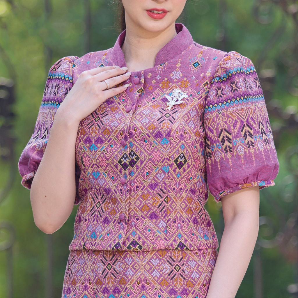 kudapy ชุดเซ็ทสีม่วง เสื้อคอจีน ผ้าทอลายไทย อัดกาวทั้งชุด ชุดออกงา เนื้อเบาสบาย ทรงคุณค่า