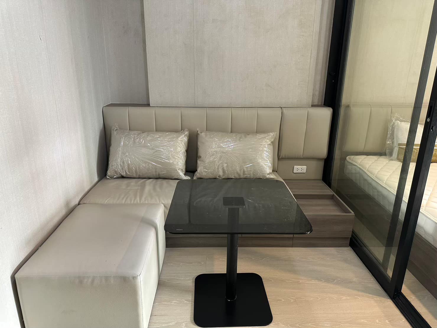 สนใจชมห้องติดต่อได้เลย Line ID: Smile-easy ปล่อยเช่าคอนโด ไอดีโอ ท่าพระ อินเตอร์เชนจ์ (Ideo Thaphra Interchange) - 1ห้องนอน 1ห้องน้ำ 1ห้องครัว - ใกล้ MRT ท่าพระ - ขนาดห้อง 28 ตรม. ชั้น 11