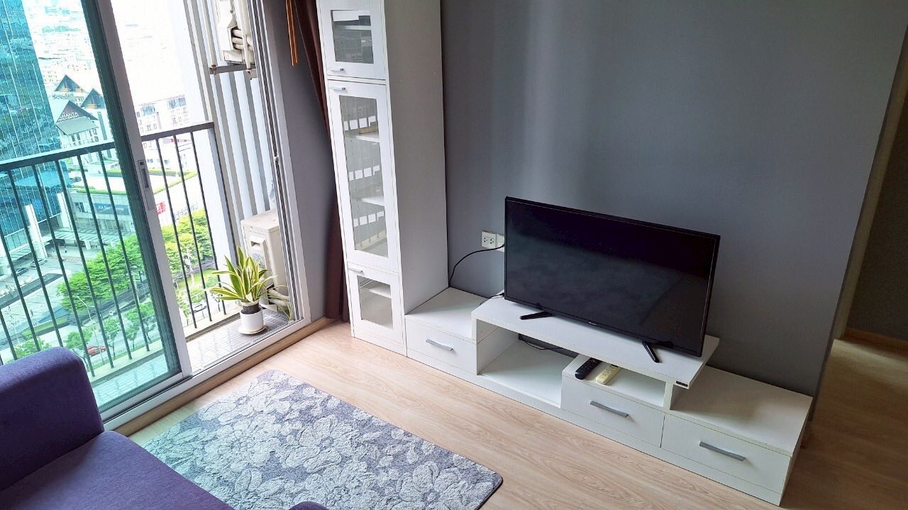 High Rise โซนพื้นที่ MRT ศูนย์วัฒนธรรมฯ ให้เช่าห้องแบบ 2ห้องนอน 1ห้องน้ำ คอนโด Noble Revolve Ratchada 2 (โนเบิล รีวอลฟ์ รัชดา 2) ขนาดห้อง 39 ตรม. ชั้น 20