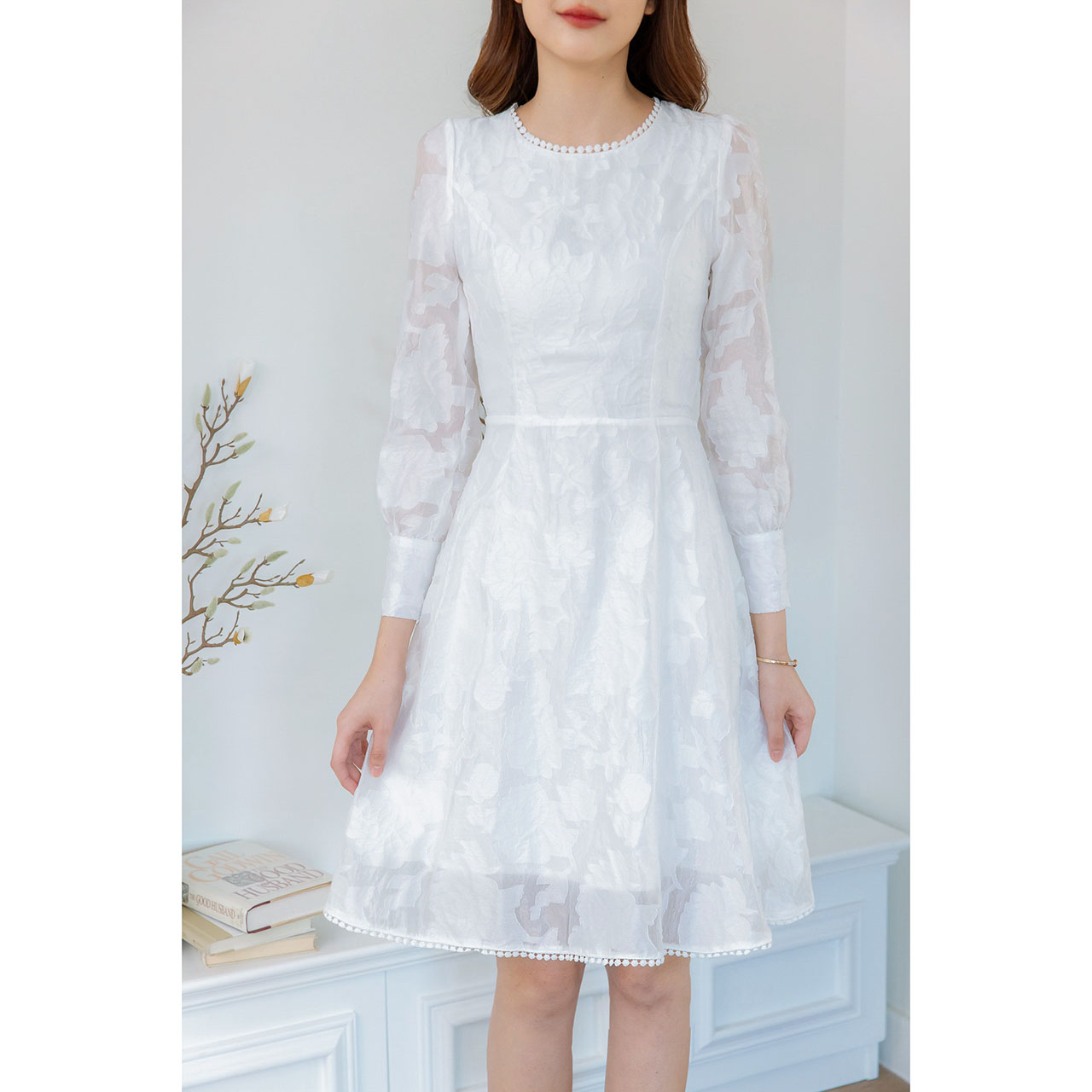 kudapy เดรสผ้าญี่ปุ่นแขนยาว เทคเจอร์ลายดอกมีมิติสวย น่ารักละมุน มีดีเทลแต่งลูกไม้ช่วงคอ