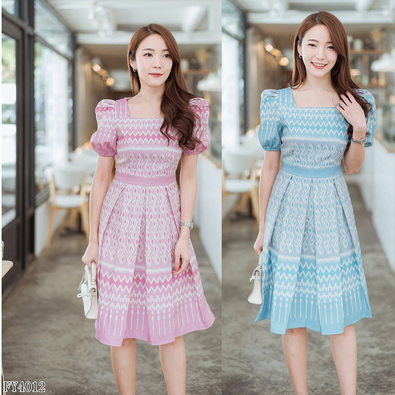 kudapy เดรสสั้นผ้าไทยจับจีบสีชมพู/สีฟ้า คอเหลี่ยม แขนตุ๊กตา ผ้าลายไทย สวยดูดีน่ารักๆ