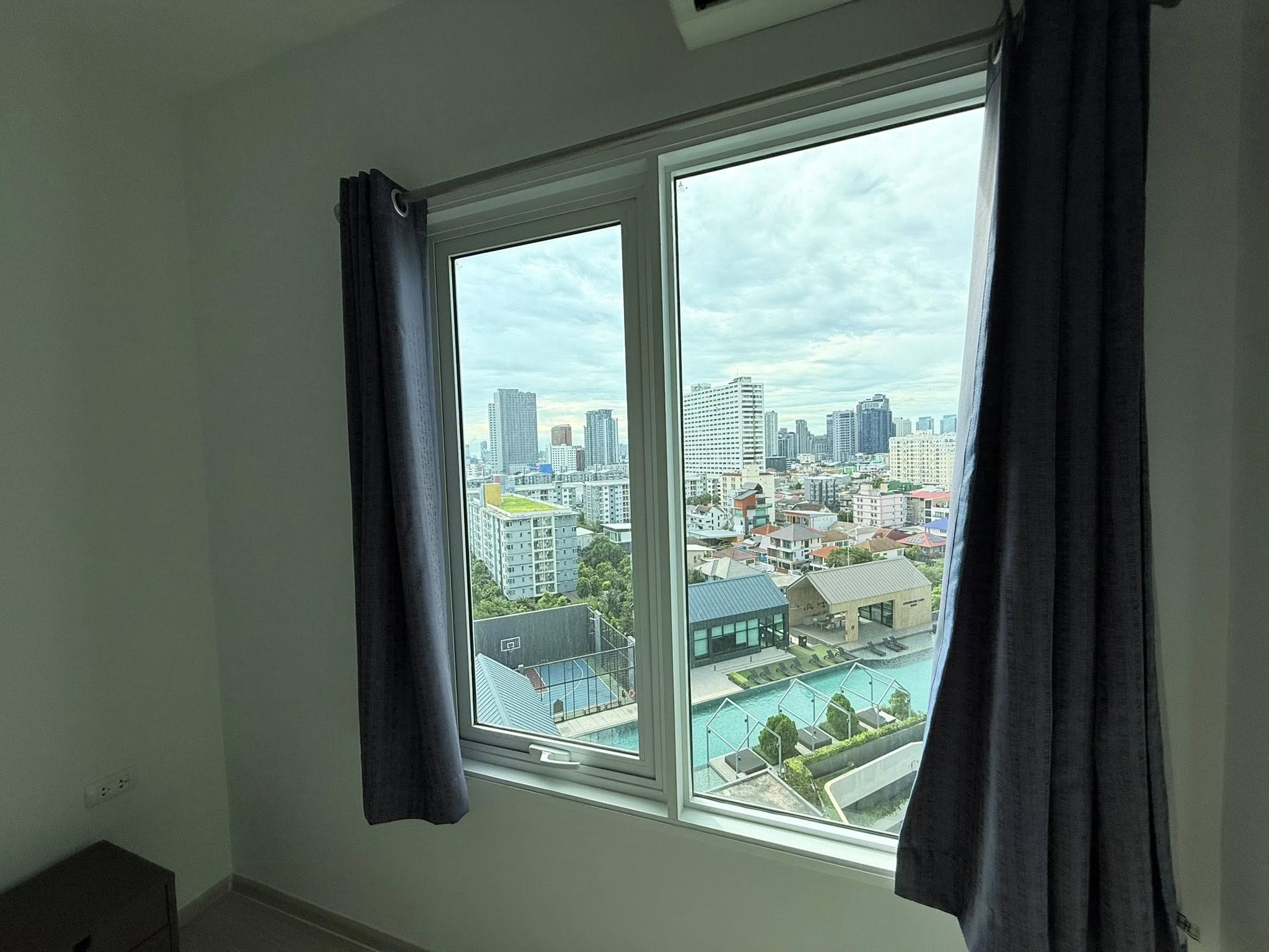 ให้เช่าคอนโด (แชปเตอร์ วัน อีโค รัชดา - ห้วยขวาง) High Rise โซนพื้นที่ MRT ห้วยขวาง ห้องแบบ 1ห้องนอน 1ห้องน้ำ