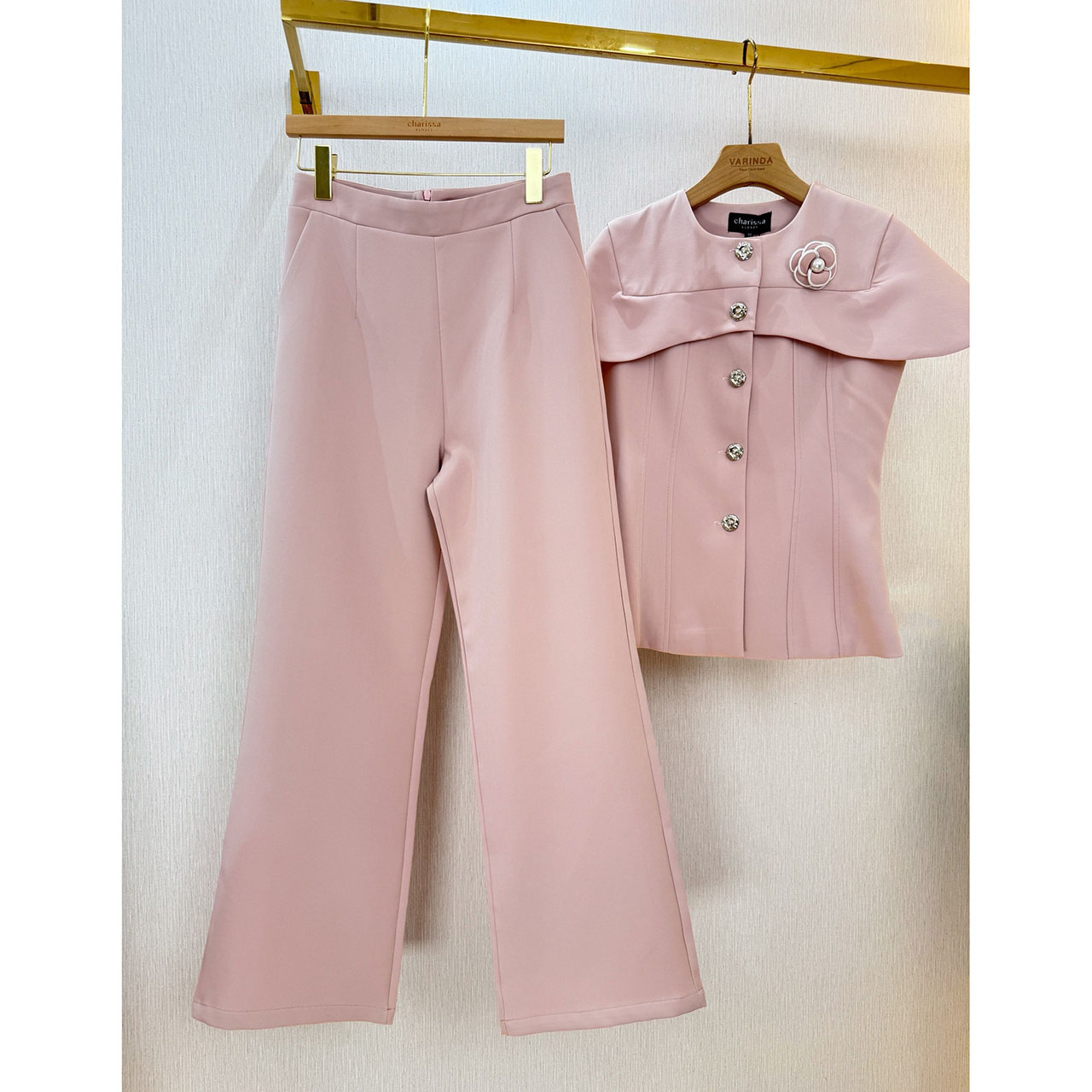 kudapy เซ็ทเสื้อแขนล้ำผ้าพรีเมี่ยม เสื้อเป็นทรงเข้ารูป เป็นเสื้อทรงแขนล้ำกระดุมหน้าเป็นกระดุมดอกไม้จริง