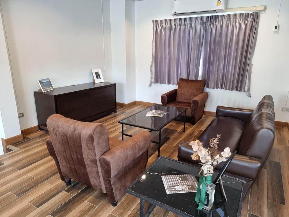 ปล่อยเช่าบ้านเดี่ยว มณีรินทร์ รัตนาธิเบศร์ ไทรม้า - 3ห้องนอน 3ห้องน้ำ (ไม่รวมห้องแม่บ้านและห้องน้ำต่างหาก) - ห้องรับแขก 1 ห้องใหญ่ 2ห้องเล็ก ห้องครัวพร้อมใช้งาน - ใกล้ MRT ไทรม้า