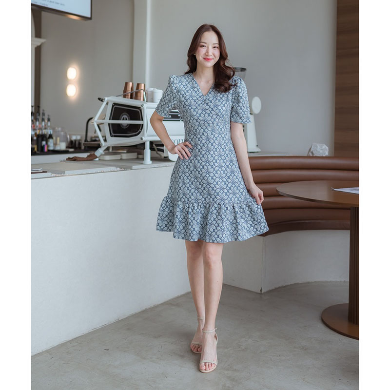 kudapy เดรสสั้นสีฟ้า/สีชมพู/สีน้ำตาล ผ้าทอคอวีลายนูนแต่งโบว์