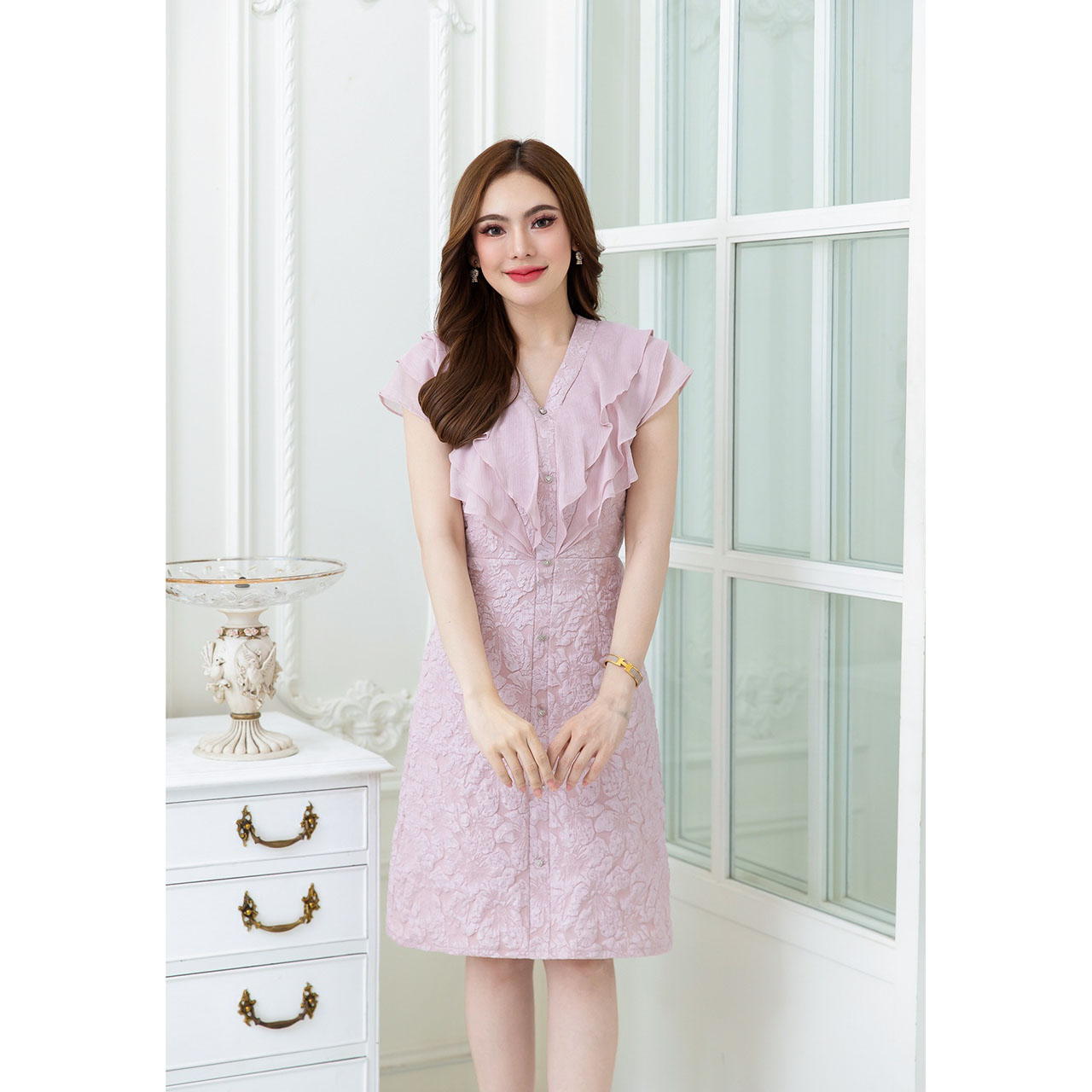 kudapy เดรสผ้าแจ็คกาด แต่งระบายสามชั้น ดีเทลแต่งกระดุมหัวใจน่ารัก เป็นซิปหลัง มีซับใน ใส่เที่ยว ทำงาน ออกงานสวยดูดี