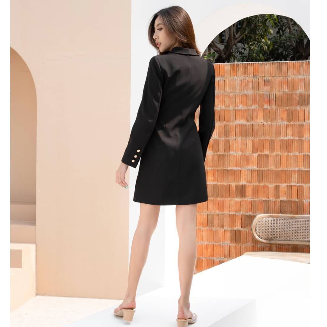 kudapy เดรสสูทสีครีม/สีดำ/สีแดง เนื้อผ้าดี มีซับในทั้งชุด เป็นเดรสกระดุมหน้า โทนสีนี้ใส่ได้ตลอดทุกโอกาส