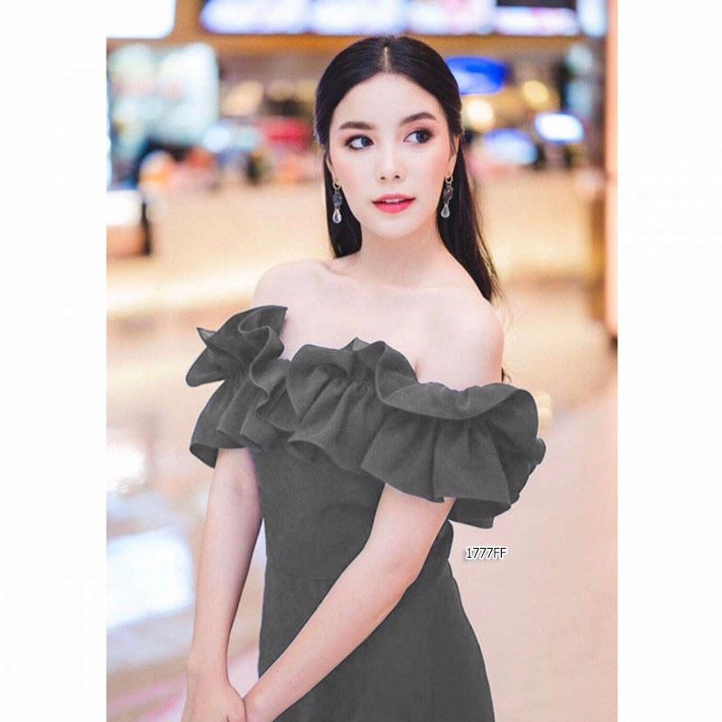 kudapy เดรสปาดไหล่ ระบายรอบน่ารัก แอบเซ็กซี่ งานมีซิปซ่อนหลัง ตีเกล็ดหน้าหลัง เอวไม่สม็อค ทรงเข้ารูป