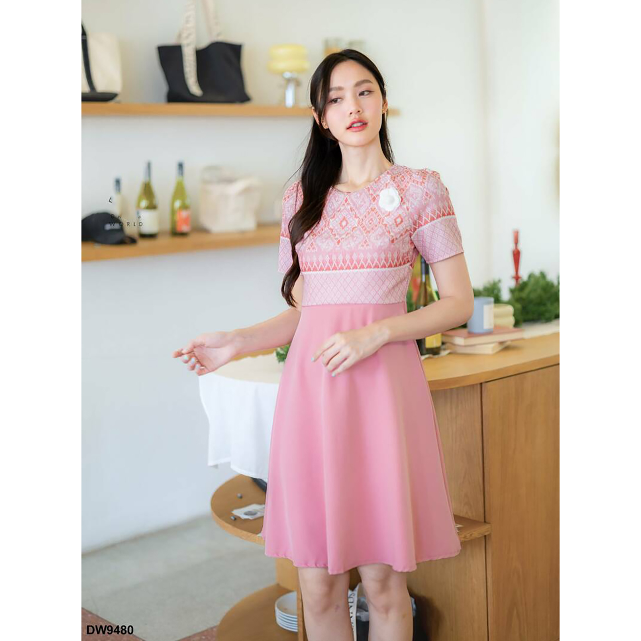 kudapy เดรสสั้นสีกรม/สีชมพู/สีเหลืออง ลายไทยกระโปรงทรงบาน