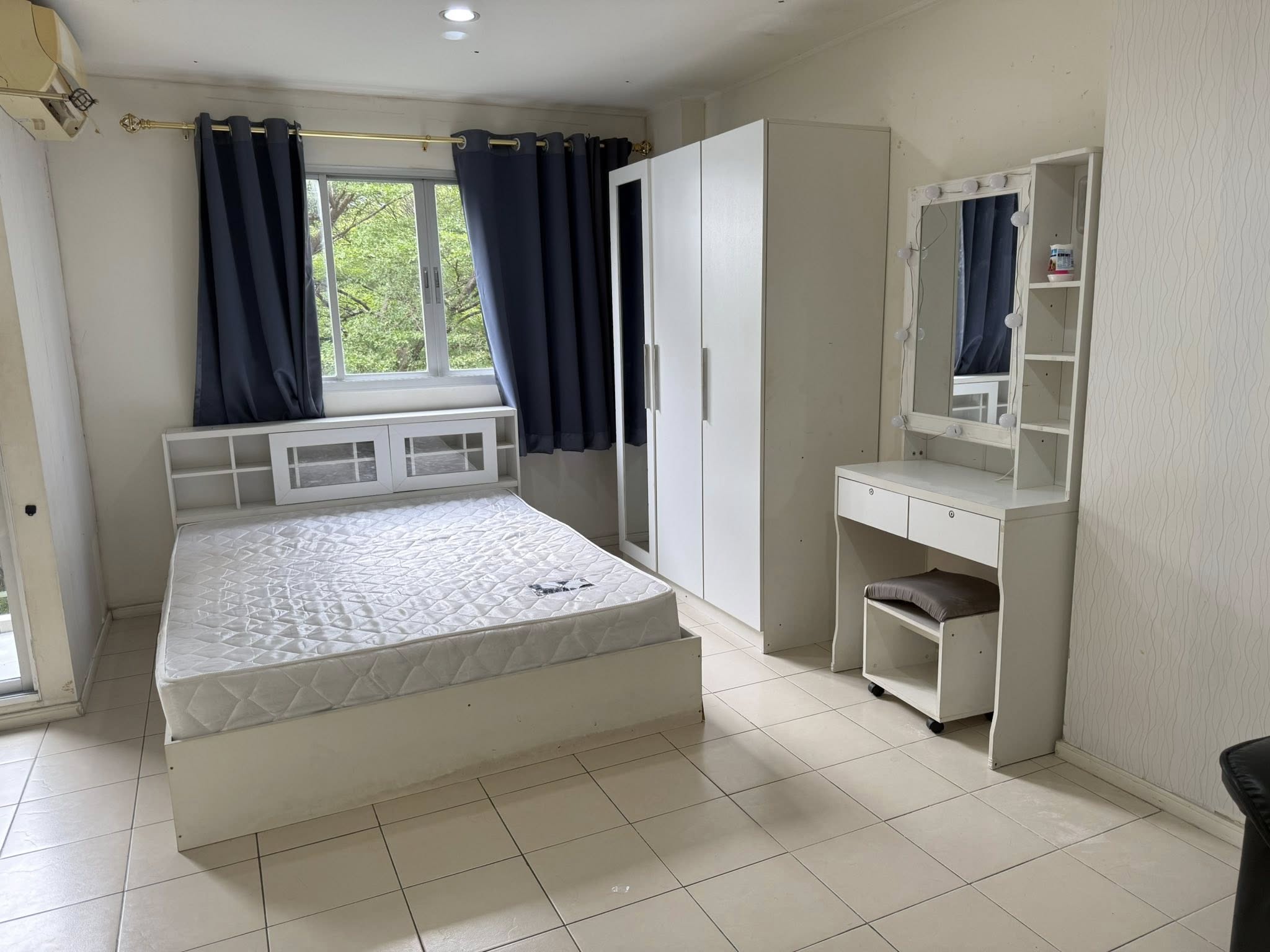 ให้เช่าคอนโด Lumpini Condo Town Ramintra-Nawamin (ลุมพินี คอนโด ทาวน์ รามอินทรา-นวมินทร์) โซนพื้นที่ MRT คู้บอน ห้องแบบ Studio / 1ห้องน้ำ ขนาดห้อง 23 ตรม. ชั้น 3 ตึก D