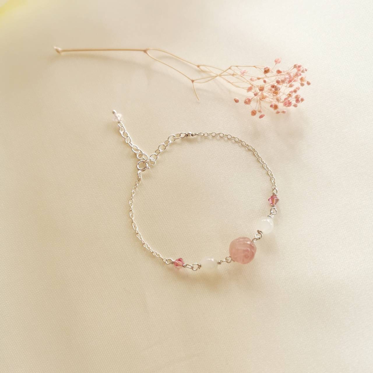 สร้อยข้อมือเงินหินโรสควอต์รูปกุหลาบ+มูนสโตน(Rose Quartz+Moonstone)