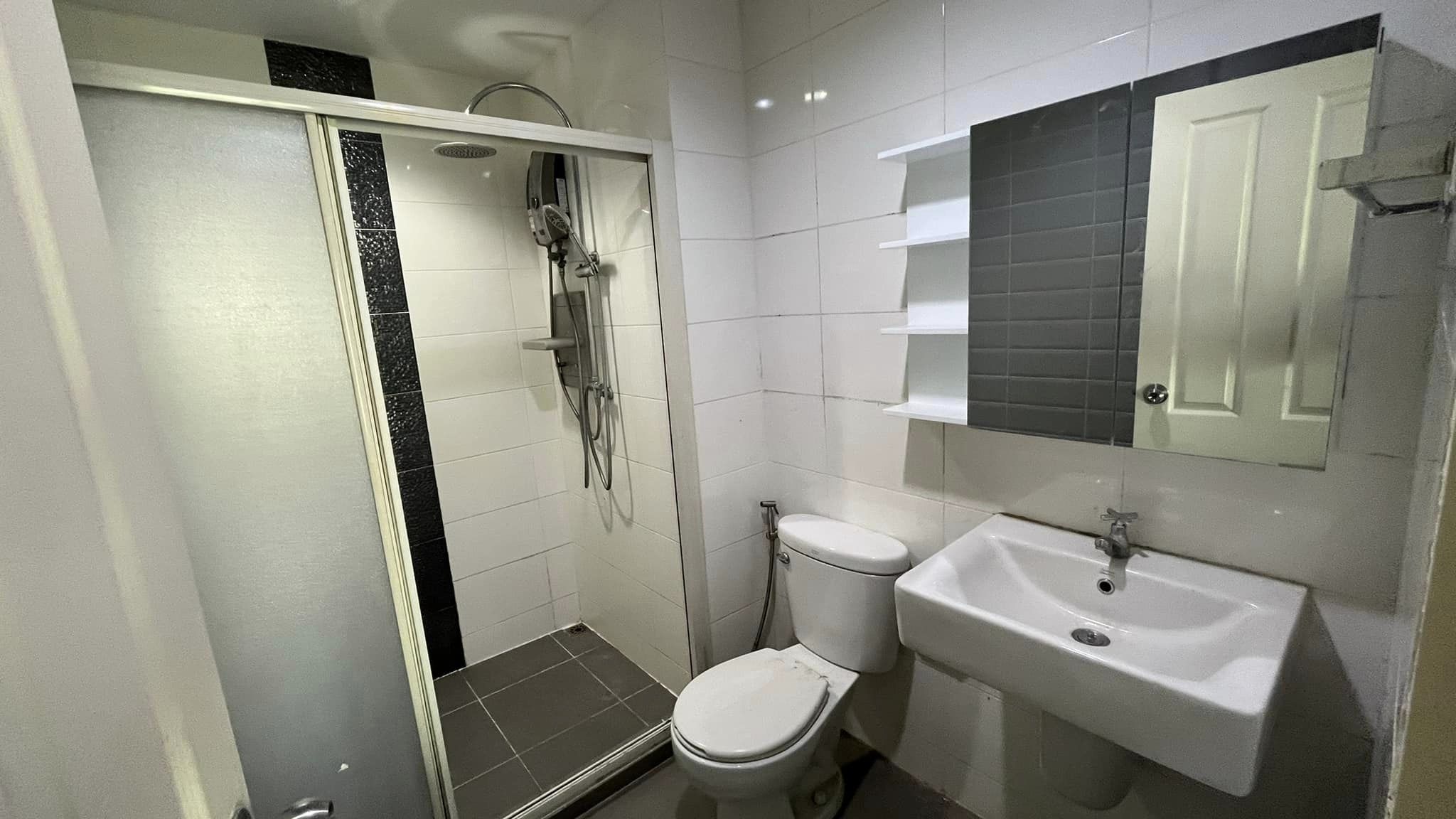 ปล่อยเช่าคอนโด Aspire Rama 9 (แอสไพร์ พระราม 9) - ห้องใหญ่มีห้องครัวแยกเฟอร์เครื่องใช้ไฟฟ้าครบครั้น - การเดินทาง: ใกล้ MRT พระราม 9