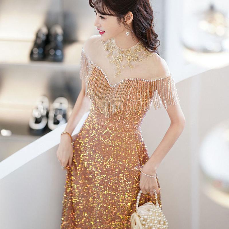 kudapy (พรีออเดอร์ 15-30 วัน) ชุดราตรีไปงาน ชุดราตรียาวคอจีนสีชมพูโรสโกลด์ /สีฟ้าเทา แต่งลูกไม้ประดับเพชรที่คอ แต่งลูกปัดรอบไหล่เป็นรูปตัววีด้านหน้า ตัวเดรสปักกลิสเตอร์ทั้งชุดเล่นแสงวิบวับ