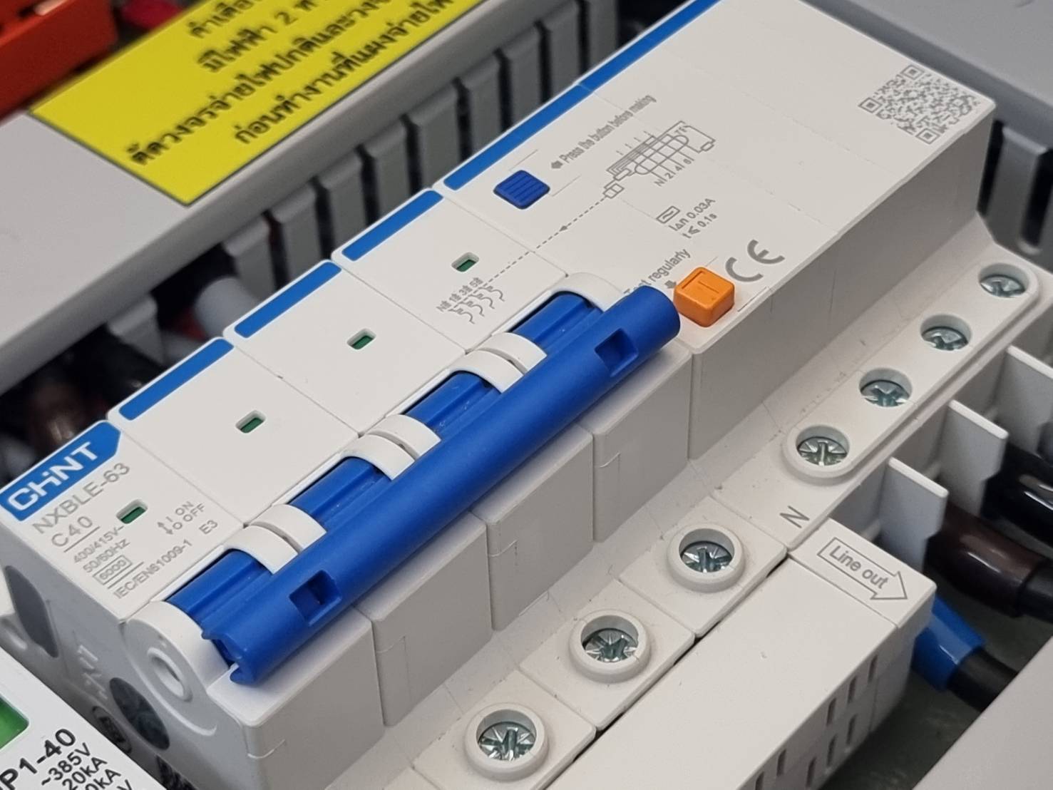 ตู้คอมบายเนอร์ AC-DC combiner box 2string 3phase (RCBO) สำหรับระบบโซล่าเซลล์ ขนาดติดตั้ง 10-15กิโลวัตต์