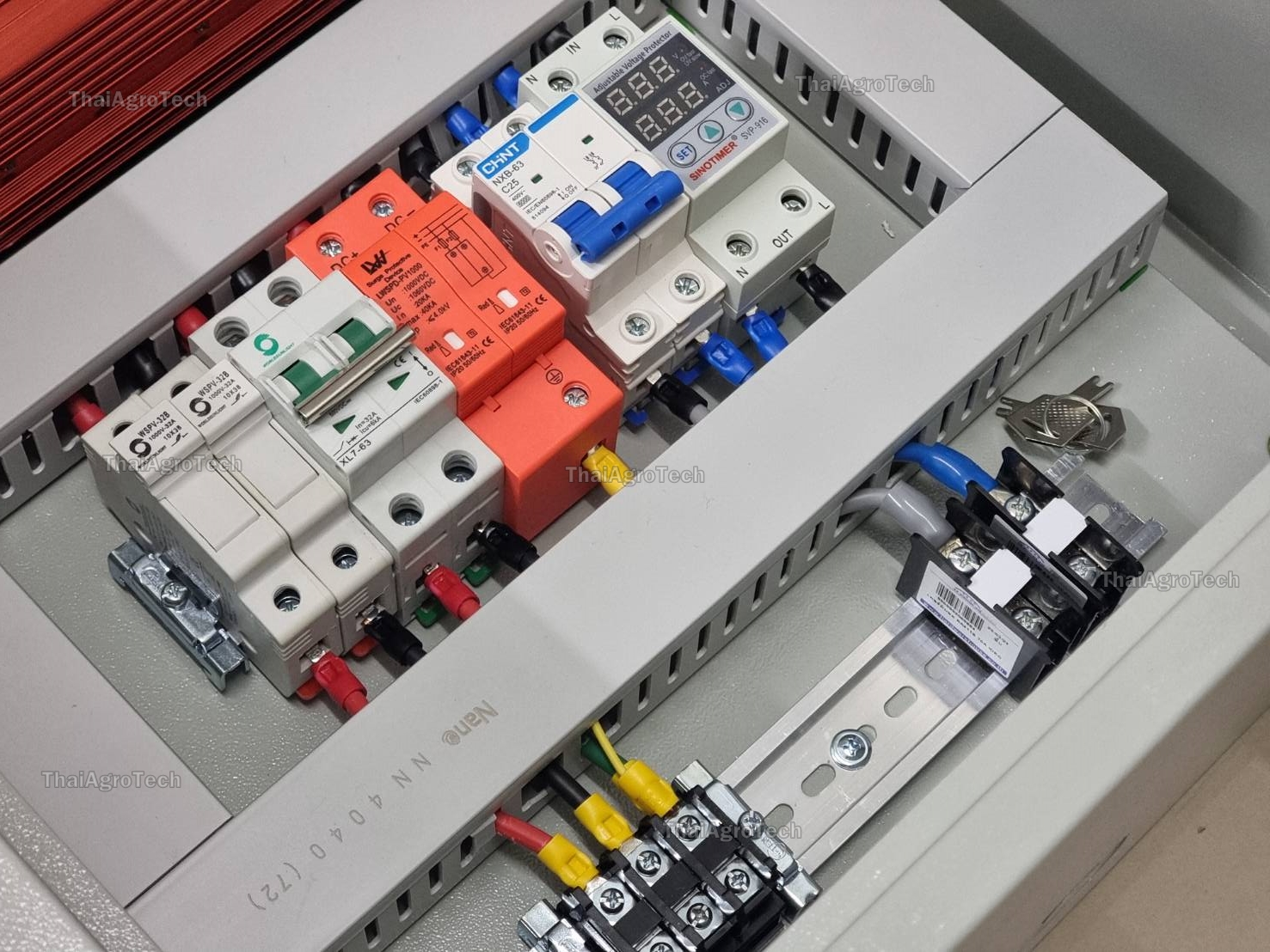 ชุดตู้ประกอบพร้อมใช้งานกริดไทร์ 1000W (Grid Tie Inverter GTI-D1000B) แบบ 1string ระบบออนกริด แบบมีหน้าจอMonitorดูสถานะการทำงาน (Pure Sine)