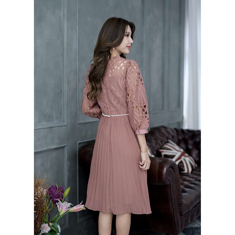 kudapy เดรสสั้นสีน้ำตาล/สีชมพู ดีไซน์แขนยาวจั้มปลายแขน งานแขนพองสวยกำลังดีคะ ช่วงกระโปรงเป็นผ้าชิฟฟ่อนอัดพลีทกระโปรงทรงเอ