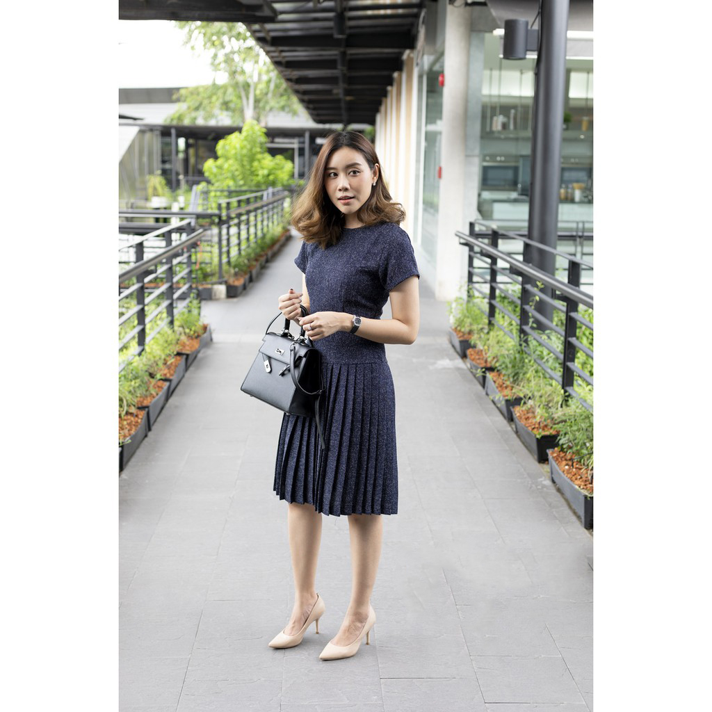 kudapy เดรสสั้นไปงาน สีกรมท่า,สีครีม สีเทา สีเขียว สีเทาเข้ม สีเขียวมิ้นท์ เดรสสั้นคอกลม แขนสั้น ซิบหลัง กระโปรงจับจีบตามแบบ ทรงสวยใส่สบายมากค่ะ