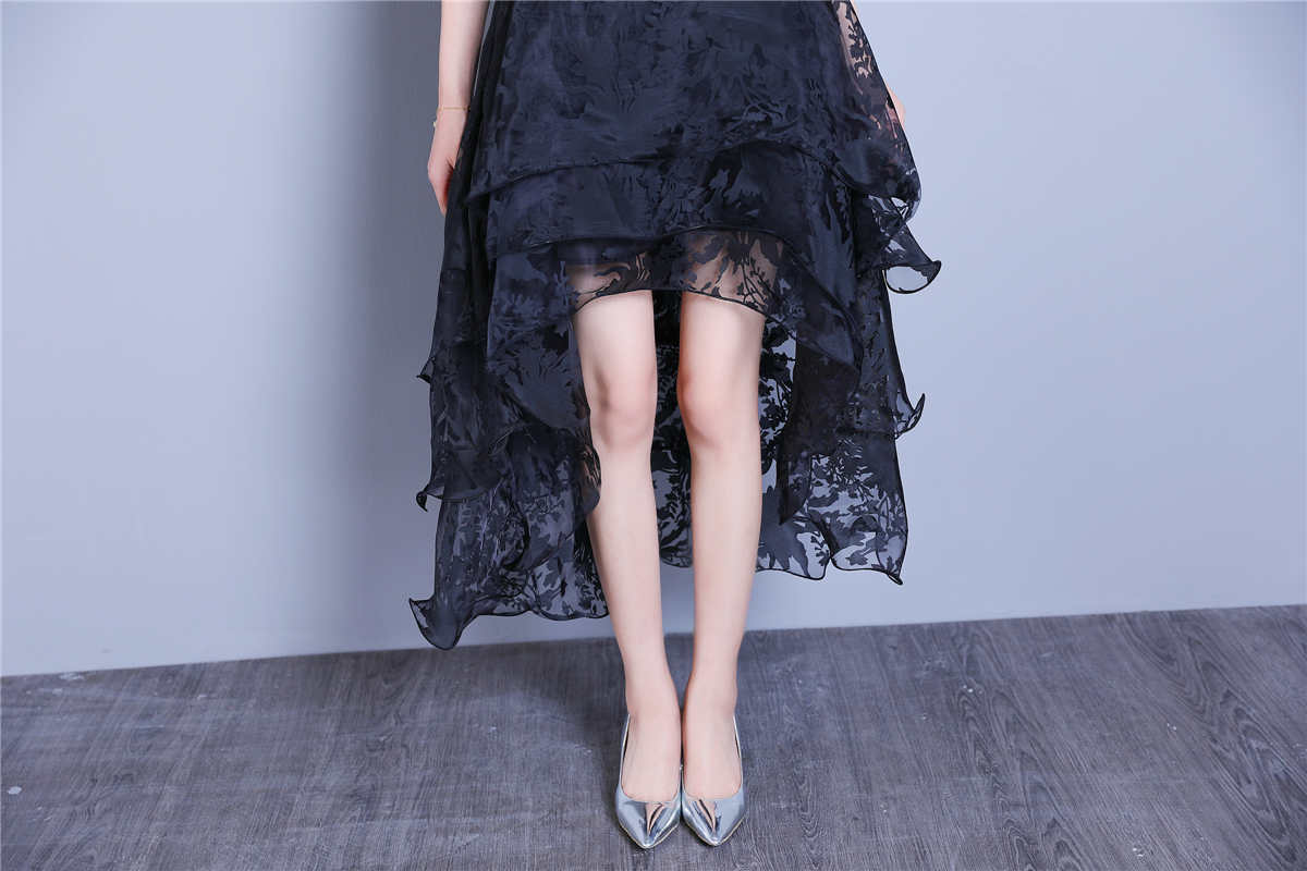 kudapy เดรสหน้าสั้นหลังยาว แขนกุดสีดำ ตัวเดรสกลายดอกไม้ทัั้งชุด กระโปรงorganza