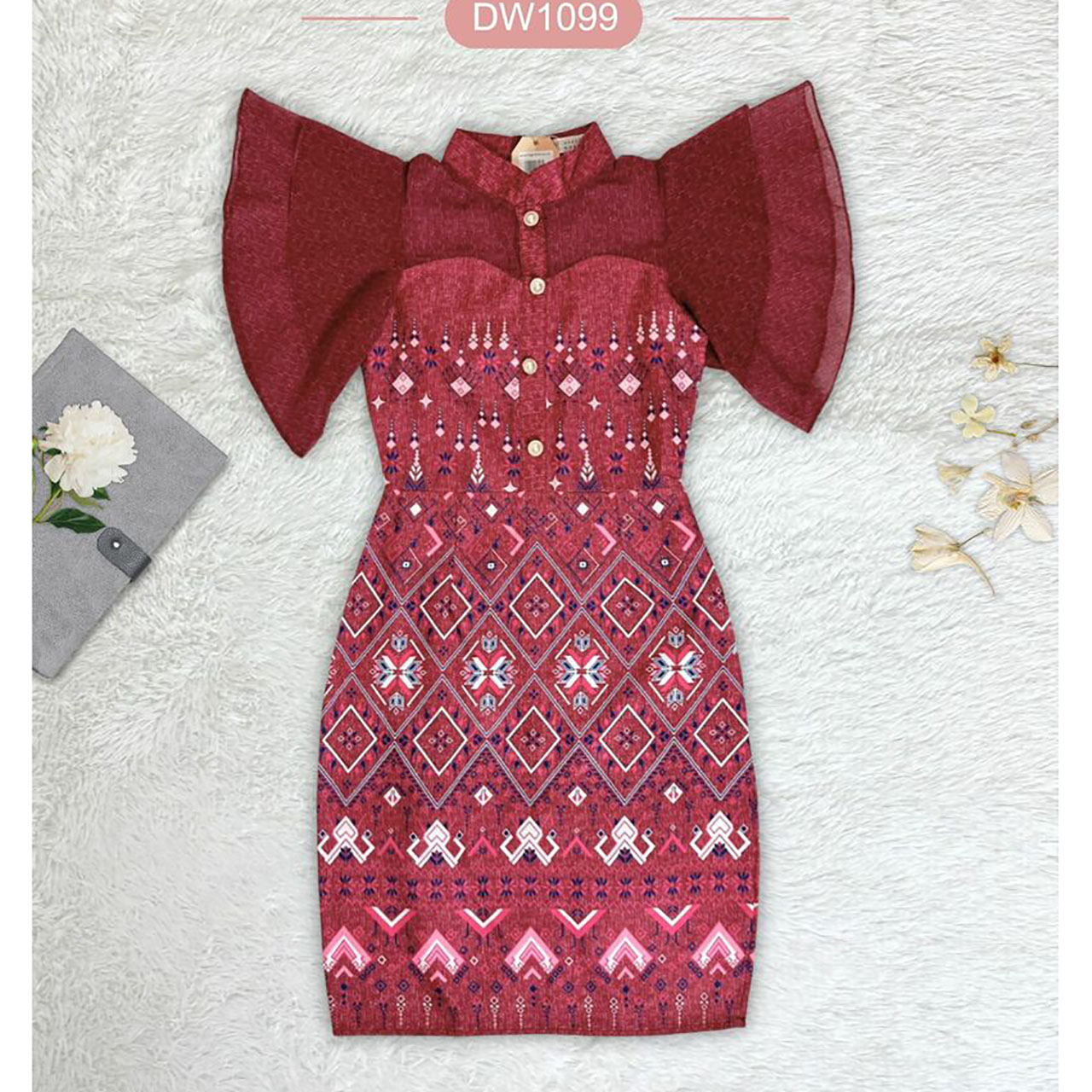 kudapy เดรสสั้นสีฟ้า/สีกรม/สีแดง/สีขาว ผ้าลายไทย ไหล่ลูกไม้หัวใจ