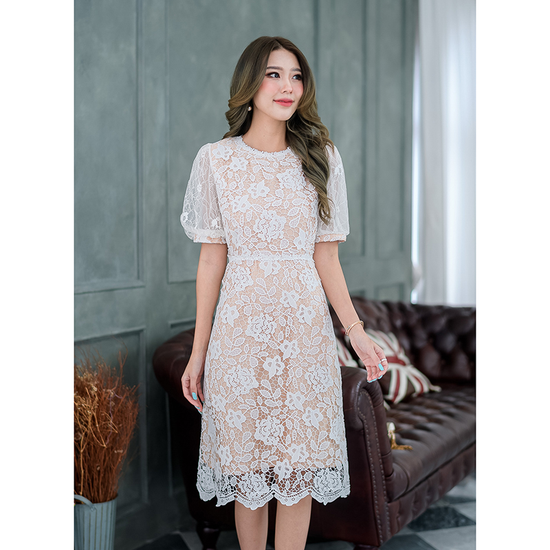 kudapy เดรสสั้นสีขาวซับครีม/สีชมพูสด ลูกไม้ถัก งานผ้าลูกไม้คัดเกรดผ้รุ่นนี้ทอลายแน่น ลายดอกชัดเราใช้ผ้าคัดเกรดสวยมาก