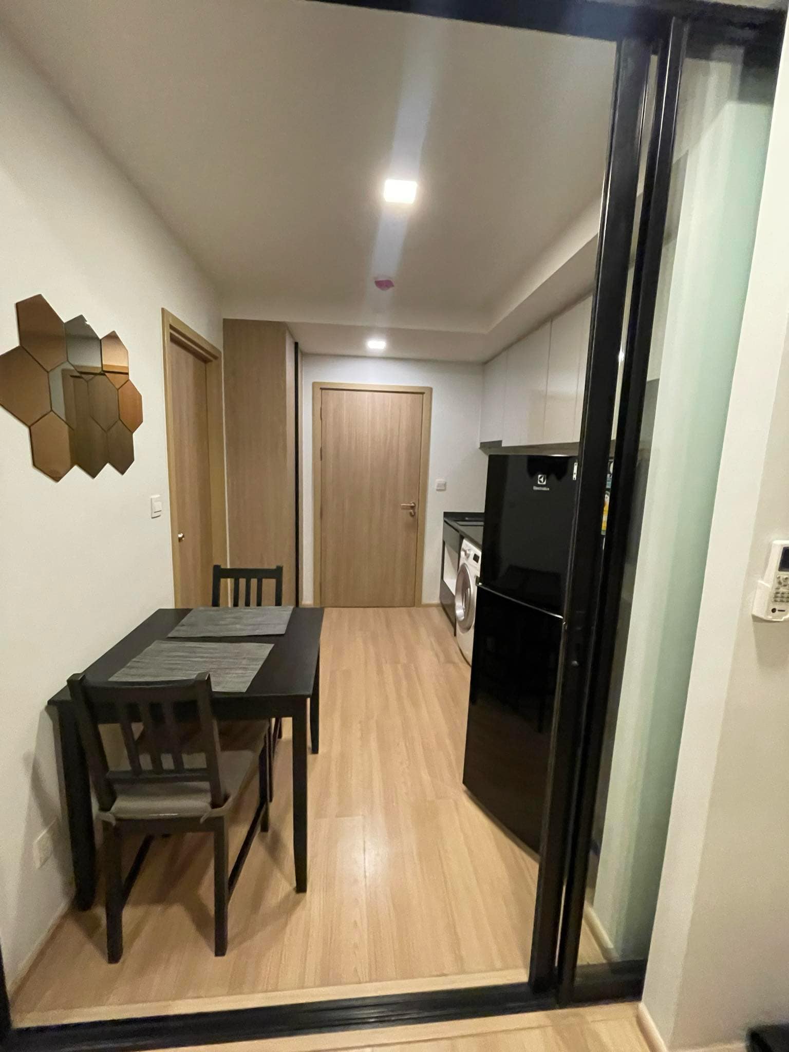 ปล่อยเช่าคอนโด Maestro 07 Victory Monument (มาเอสโตร 07 อนุสาวรีย์ชัยฯ) - Studio 1ห้องน้ำ 1ห้องครัว - ใกล้ BTS อนุสาวรีย์ - ขนาดห้อง 28 ตรม. ชั้น 2 เลี้ยงสัตว์ไม่ได้น๊า