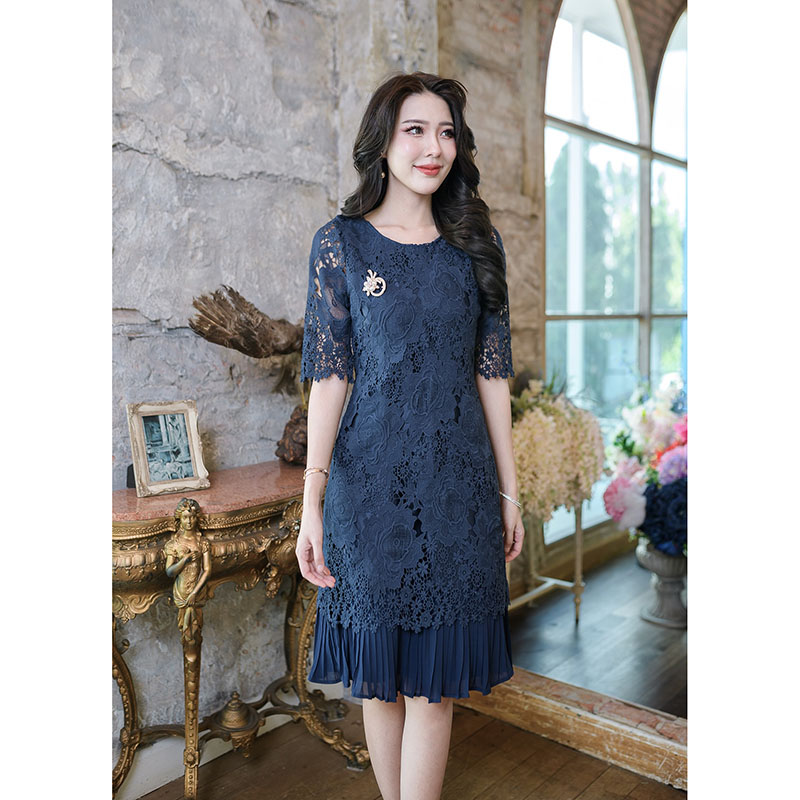 kudapy เดรสสั้สีชมพูกรีบบัว/สีกรม ลุกไม้ทอลายดอกไม้เนื้อนิ่มลายสวยใส่สบาย แต่งชายกระโปรงพลีทด้านใน สวยใส่ได้ทุกโอกาสค่ะ ผ้าทอลายเส้นเรียงสวยเกรดดี