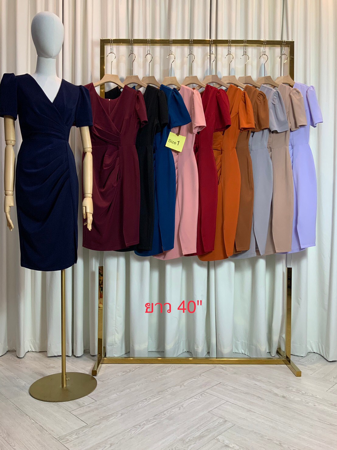 kudapy เดรสสั้นคอวีใใส่ออกงานสีโอวัลติน ,ชมพู ,กรมท่า ,แดงเลือดหมู ,ม่วงอ่อน, เทา ,เหลืองมาร์สตาท ผ้าฮานาโกะ แขนสั้น กปสั้นจีบเอว