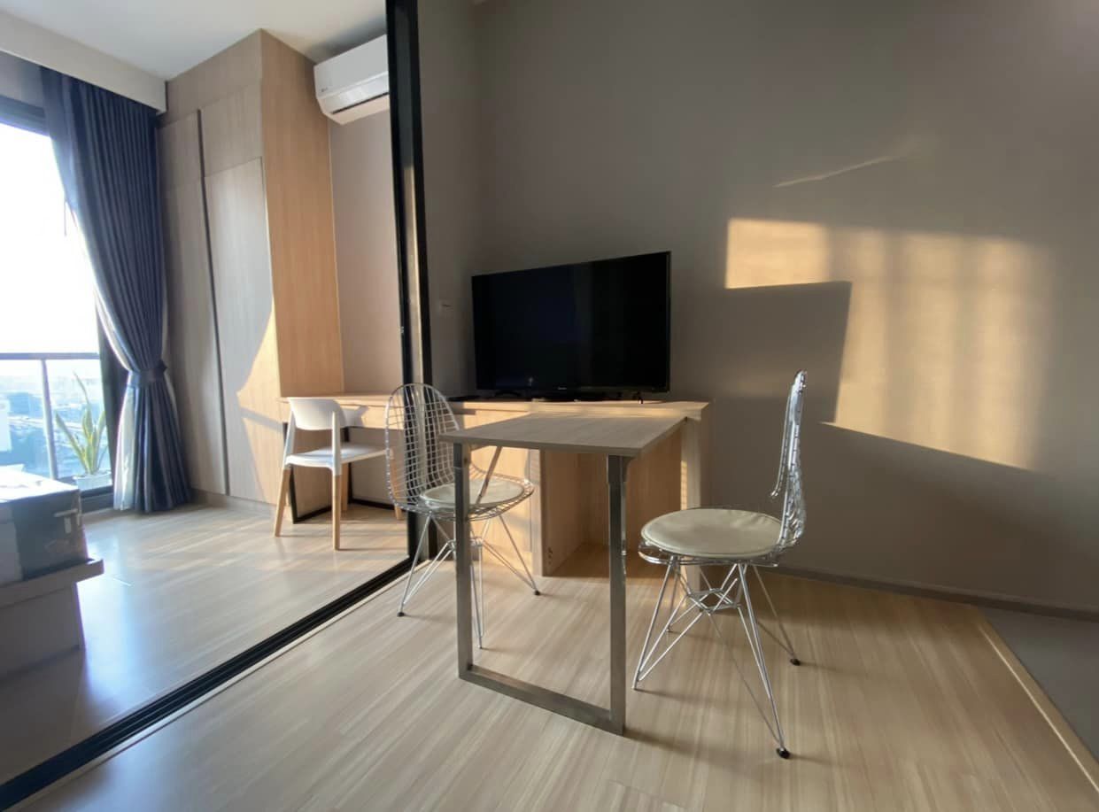 ปล่อยเช่าคอนโด M Jatujak (เอ็ม จตุจักร) - 1ห้องนอน 1ห้องนั่งเล่น 1ห้องน้ำ - ใกล้ BTSหมอชิตสะพานควาย/MRTจตุจักร - ขนาดห้อง 32 ตรม. ชั้น 10 ตึก A