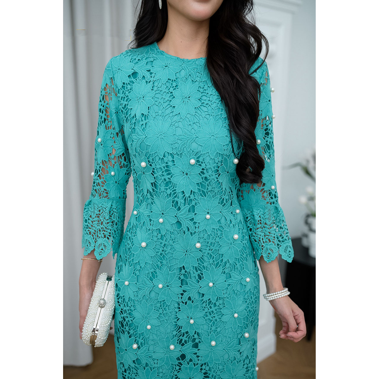 kudapy เดรสสั้นสีเขียว/สีชมพู ผ้าลูกไม้ถัก ผ้าทอลายดอกไม้หนานุ่ม งานดีไซน์คอกลม ปลายแขนแต่งระบาย ความยาวคลุมเข่า