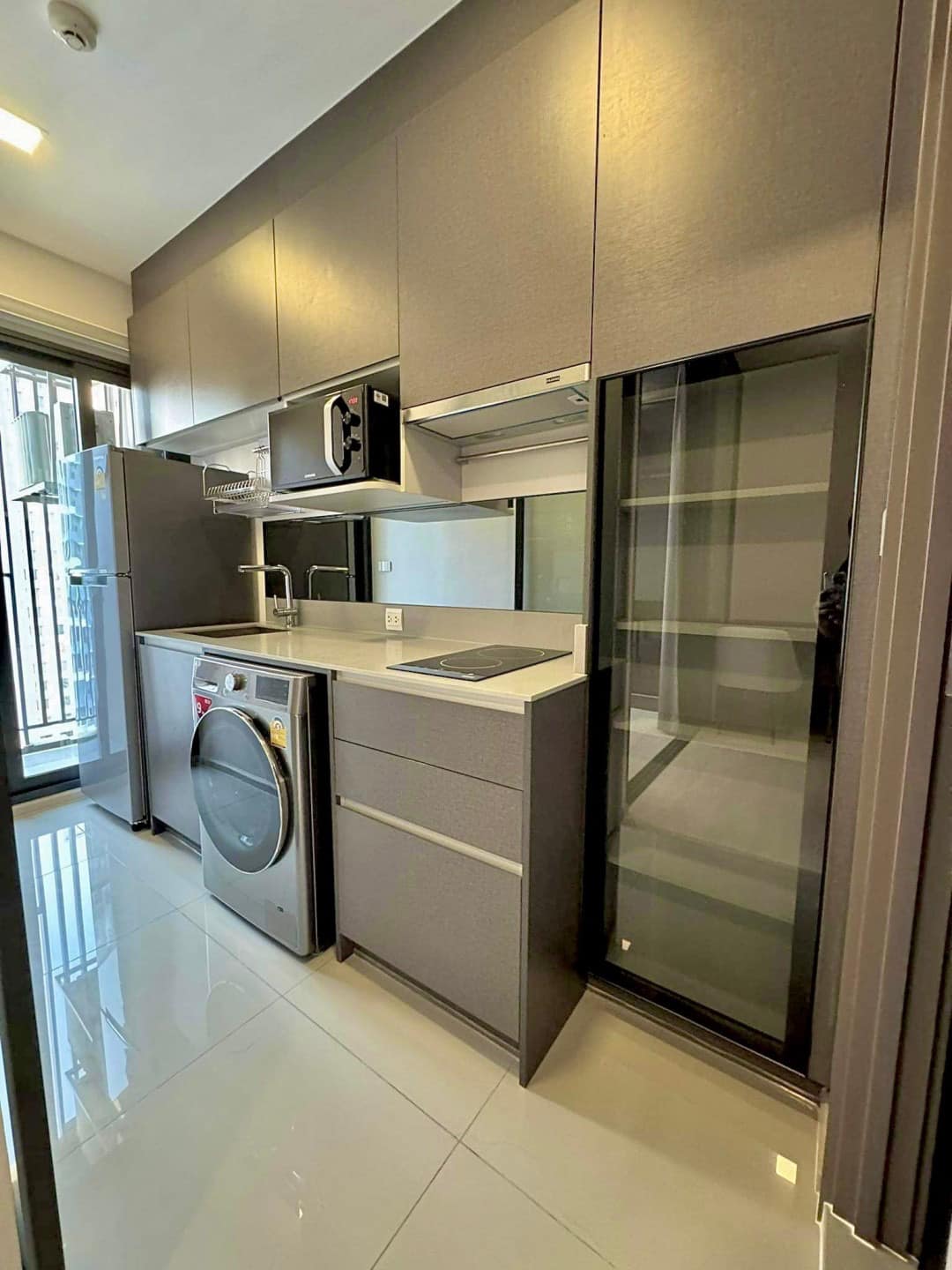 ให้เช่าห้องแบบ 1ห้องนอน 1ห้องน้ำ 1ครัวแยก โซนพื้นที่ MRT พหลโยธิน BTS ห้าแยกลาดพร้าว คอนโด The Privacy Jatujak (เดอะ ไพรเวซี่ จตุจักร) ขนาดห้อง 30 ตรม. ชั้น 27